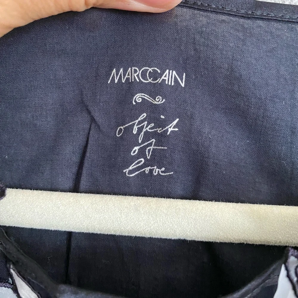 Marc Cain Top Size 8 Navy Blue Lightweight Soft Floral Sleeveless Chic Luxury - Picture 3 of 9